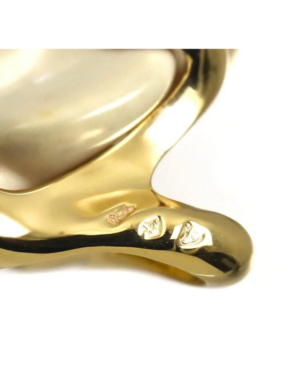 Chanel Camellia Pendant Top Cashoron 18k YG Yellow Gold